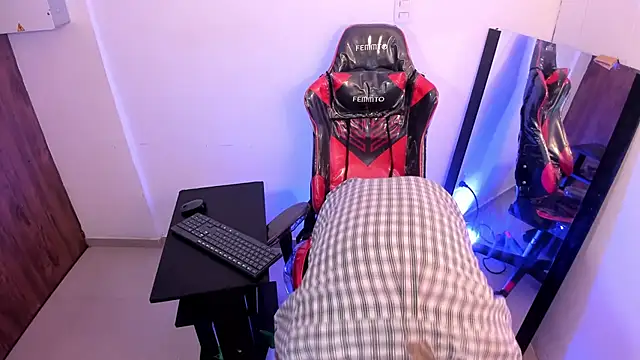 Snapshot of juanmechanic_ chatting on 11/06/25, 06:03 juanmechanic online show from 11/06/25, 06:03