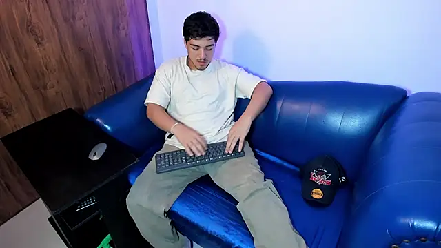 Snapshot of juanmechanic_ chatting on 11/12/25, 03:01 juanmechanic online show from 11/12/25, 03:01