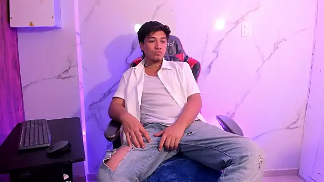 Snapshot of juanmechanic_ chatting on 12/16/25, 05:23 juanmechanic online show from 12/16/25, 05:23