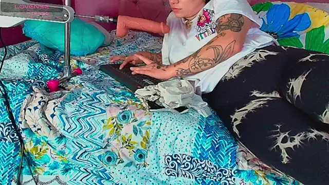 Lali HOtt online show from 09/29/25, 07:30