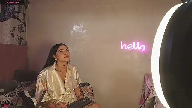 Lali HOtt online show from 04/15/26, 07:58