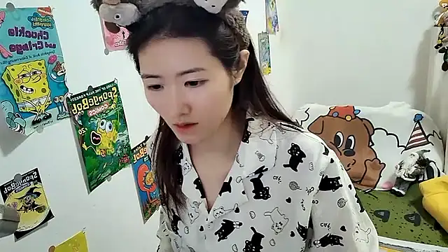 Snapshot of Moonlight-23 chatting on 09/25/25, 02:32 Moonlight-23 online show from 09/25/25, 02:32