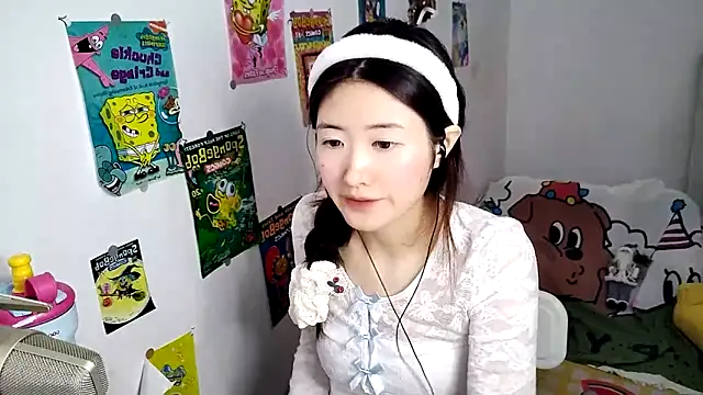 Snapshot of Moonlight-23 chatting on 10/16/25, 06:47 Moonlight-23 online show from 10/16/25, 06:47