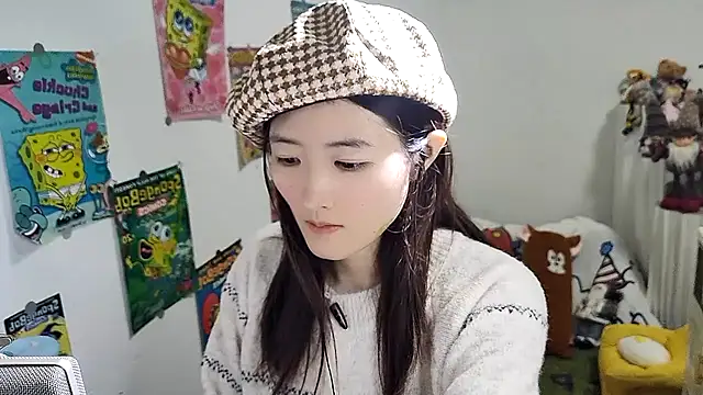 Snapshot of Moonlight-23 chatting on 10/31/25, 02:29 Moonlight-23 online show from 10/31/25, 02:29