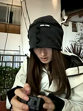 Snapshot of Moonlight-23 chatting on 11/08/25, 01:22 Moonlight-23 online show from 11/08/25, 01:22