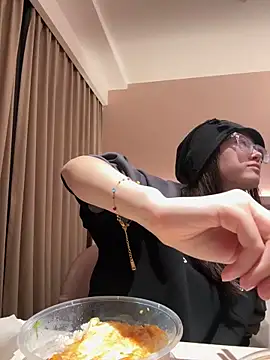 Snapshot of Moonlight-23 chatting on 11/11/25, 12:27 Moonlight-23 online show from 11/11/25, 12:27