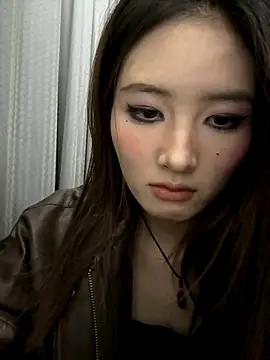 Snapshot of Moonlight-23 chatting on 11/14/25, 02:49 Moonlight-23 online show from 11/14/25, 02:49