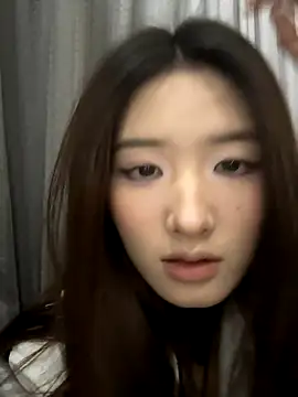 Snapshot of Moonlight-23 chatting on 11/16/25, 12:11 Moonlight-23 online show from 11/16/25, 12:11