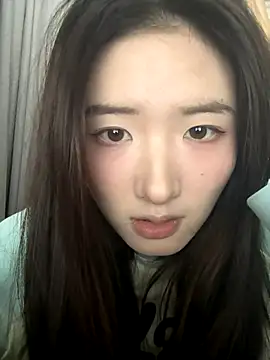 Snapshot of Moonlight-23 chatting on 11/17/25, 12:22 Moonlight-23 online show from 11/17/25, 12:22