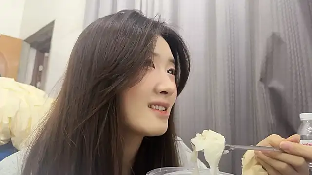 Snapshot of Moonlight-23 chatting on 11/21/25, 12:59 Moonlight-23 online show from 11/21/25, 12:59