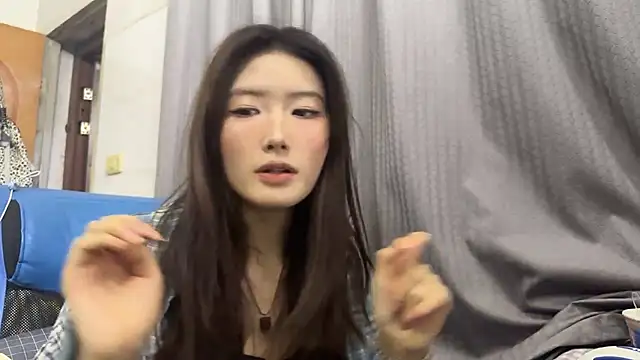 Snapshot of Moonlight-23 chatting on 11/23/25, 12:27 Moonlight-23 online show from 11/23/25, 12:27