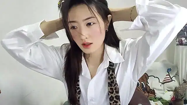 Snapshot of Moonlight-23 chatting on 01/13/26, 01:05 Moonlight-23 online show from 01/13/26, 01:05