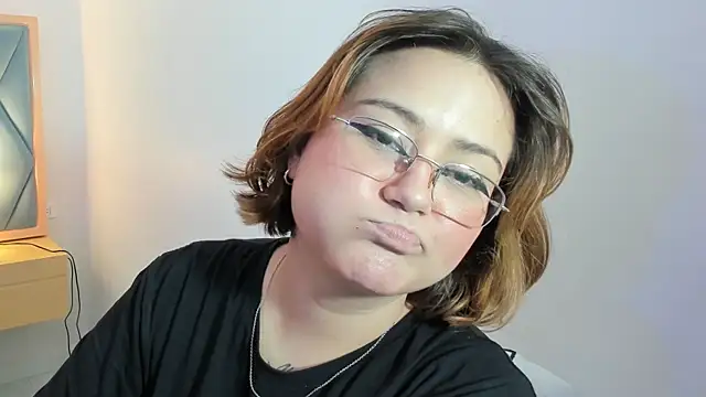 isa grey  online show from 11/30/25, 12:58