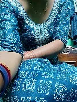 Snapshot of Apurvaa chatting on 11/23/25, 02:28 Apurvaa online show from 11/23/25, 02:28