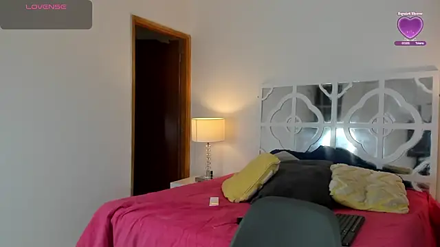 Snapshot of MikaelaStone chatting on 09/25/25, 11:47 MikaelaStone online show from 09/25/25, 11:47