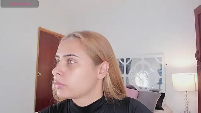 Snapshot of MikaelaStone chatting on 10/15/25, 12:05 MikaelaStone online show from 10/15/25, 12:05