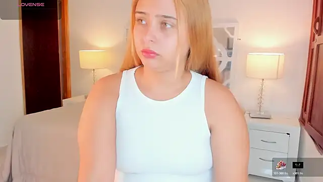 Snapshot of MikaelaStone chatting on 10/24/25, 12:45 MikaelaStone online show from 10/24/25, 12:45