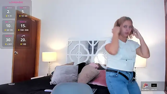 Snapshot of MikaelaStone chatting on 11/01/25, 11:34 MikaelaStone online show from 11/01/25, 11:34