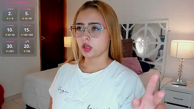 Snapshot of MikaelaStone chatting on 11/07/25, 11:21 MikaelaStone online show from 11/07/25, 11:21