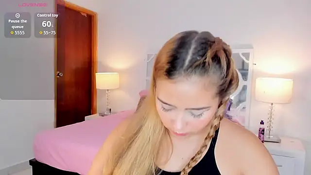 Snapshot of MikaelaStone chatting on 11/24/25, 12:16 MikaelaStone online show from 11/24/25, 12:16