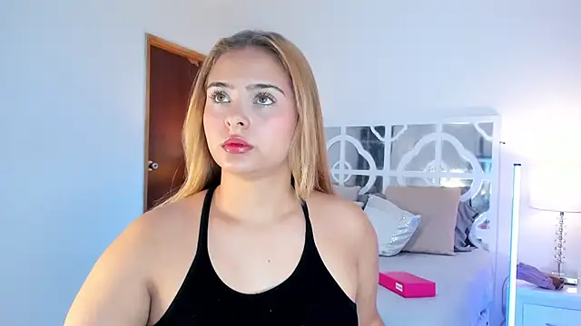 Snapshot of MikaelaStone chatting on 12/04/25, 11:19 MikaelaStone online show from 12/04/25, 11:19