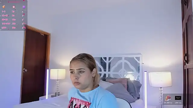 Snapshot of MikaelaStone chatting on 12/15/25, 11:36 MikaelaStone online show from 12/15/25, 11:36