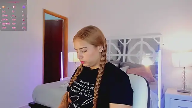 Snapshot of MikaelaStone chatting on 12/16/25, 12:43 MikaelaStone online show from 12/16/25, 12:43