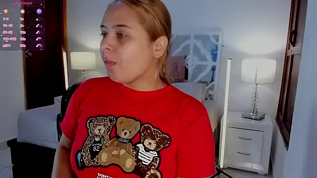 Snapshot of MikaelaStone chatting on 01/06/26, 11:25 MikaelaStone online show from 01/06/26, 11:25