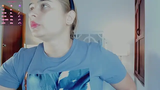 Snapshot of MikaelaStone chatting on 01/10/26, 12:18 MikaelaStone online show from 01/10/26, 12:18