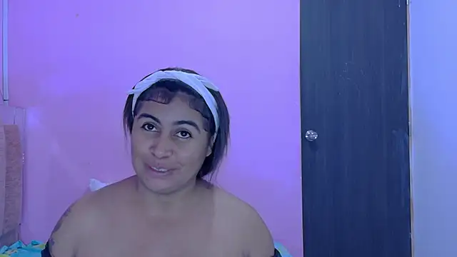 Snapshot of AndreaSweet2 chatting on 07/15/26, 07:52 AndreaSweet2 online show from 07/15/26, 07:52