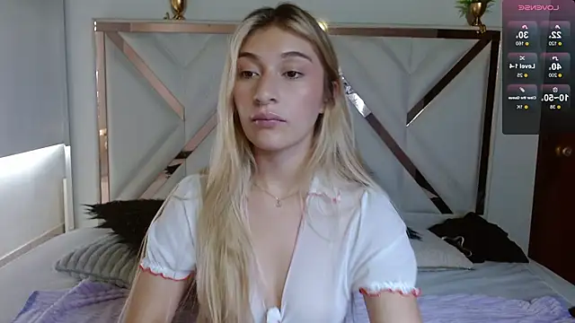 SophiaaLee online show from 11/17/25, 04:46