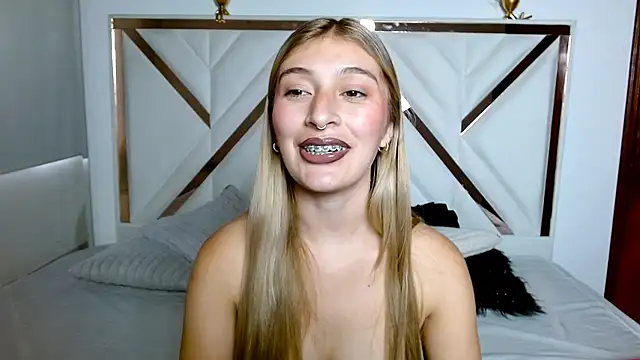 SophiaaLee online show from 02/14/26, 09:44