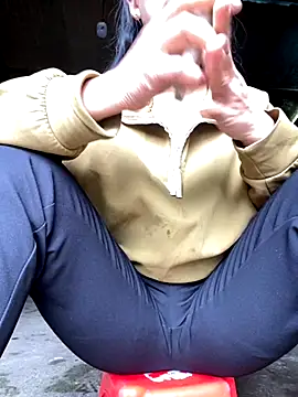 Snapshot of Huong-Ly chatting on 10/21/25, 03:07 Huong-Ly online show from 10/21/25, 03:07