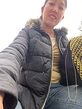 Huong-Ly online show from 01/13/26, 02:17