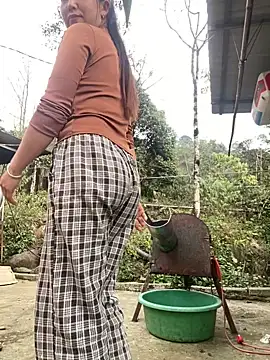 Huong-Ly online show from 02/07/26, 01:42