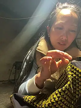 Huong-Ly online show from 03/04/26, 02:17