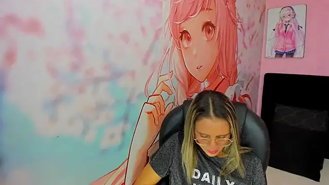 Snapshot of StarletTays chatting on 10/26/25, 01:55 StarletTays online show from 10/26/25, 01:55