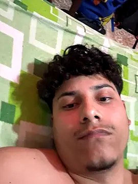 Snapshot of Aaron--GG chatting on 10/13/25, 07:58 Aaron--GG online show from 10/13/25, 07:58