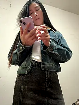 crhong666 online show from 10/29/25, 12:13