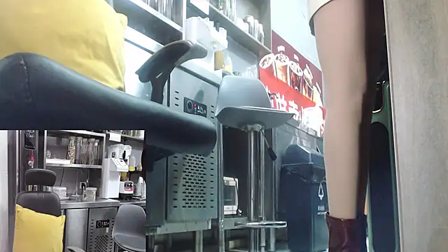 Eileen-L online show from 11/23/25, 03:17