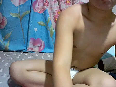 Snapshot of alhex_gay26 chatting on 09/28/25, 12:43 alhex gay26 online show from 09/28/25, 12:43