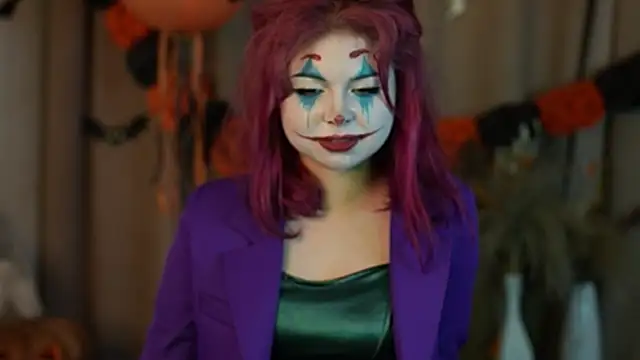 Stella Vanila online show from 10/31/25, 11:17