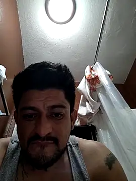 Snapshot of titolovemilfs chatting on 12/17/25, 07:58 titolovemilfs online show from 12/17/25, 07:58