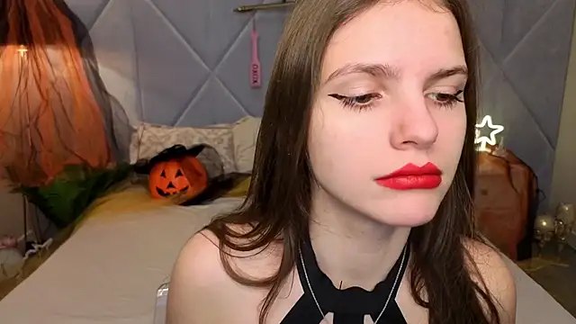 Snapshot of PussyOnLuck chatting on 10/24/25, 07:05 PussyOnLuck online show from 10/24/25, 07:05