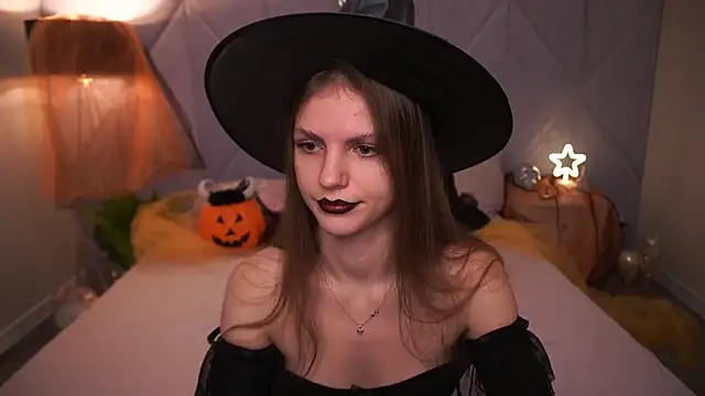 Snapshot of PussyOnLuck chatting on 10/31/25, 07:09 PussyOnLuck online show from 10/31/25, 07:09