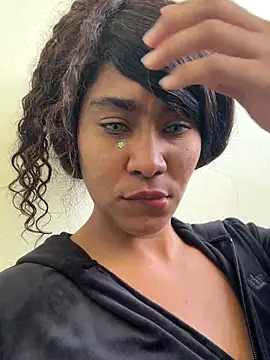 Snapshot of LuckyKhloe chatting on 09/26/25, 02:32 LuckyKhloe online show from 09/26/25, 02:32