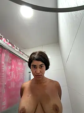 Snapshot of LuckyKhloe chatting on 09/30/25, 02:27 LuckyKhloe online show from 09/30/25, 02:27