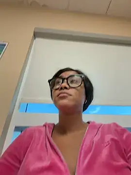 Snapshot of LuckyKhloe chatting on 10/04/25, 11:19 LuckyKhloe online show from 10/04/25, 11:19