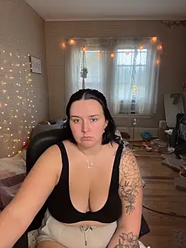 Snapshot of goddesskass chatting on 10/20/25, 01:44 goddesskass online show from 10/20/25, 01:44