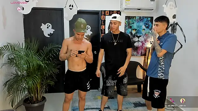 Snapshot of Playhardsex_ chatting on 10/05/25, 11:02 Playhardsex online show from 10/05/25, 11:02